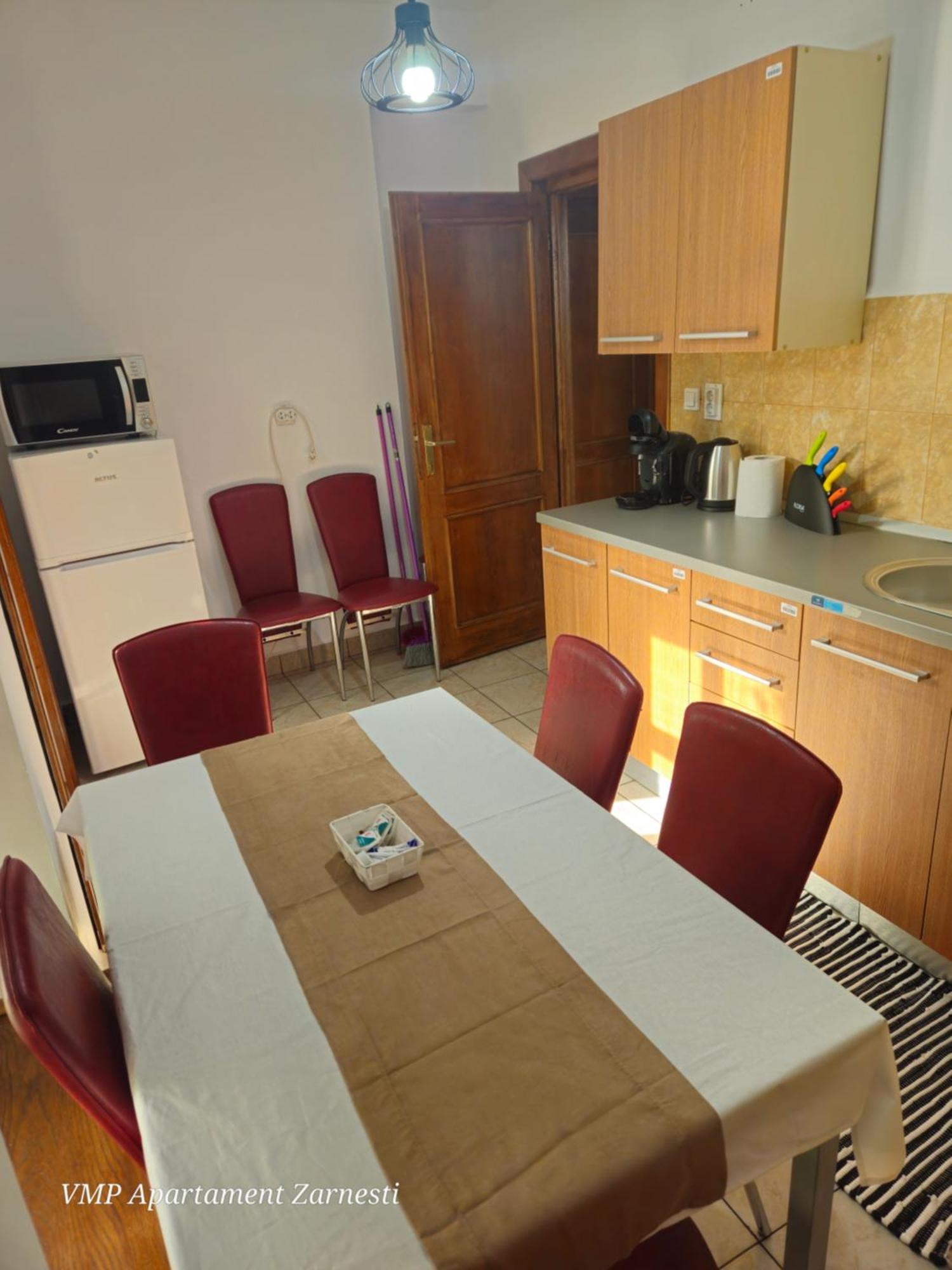 Apartment Zarnesti City Centre Vmp Free Parking Szoba fotó