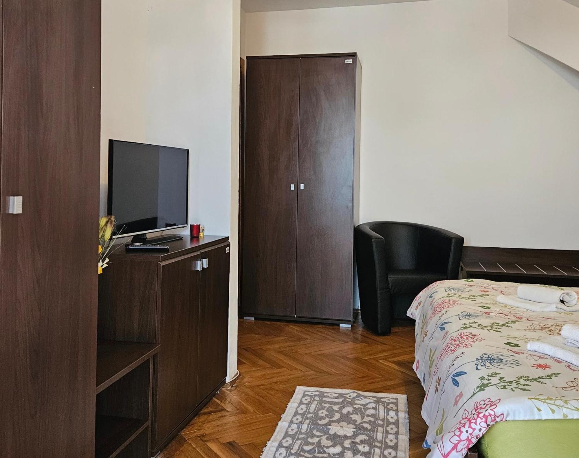 Apartment Zarnesti City Centre Vmp Free Parking Kültér fotó