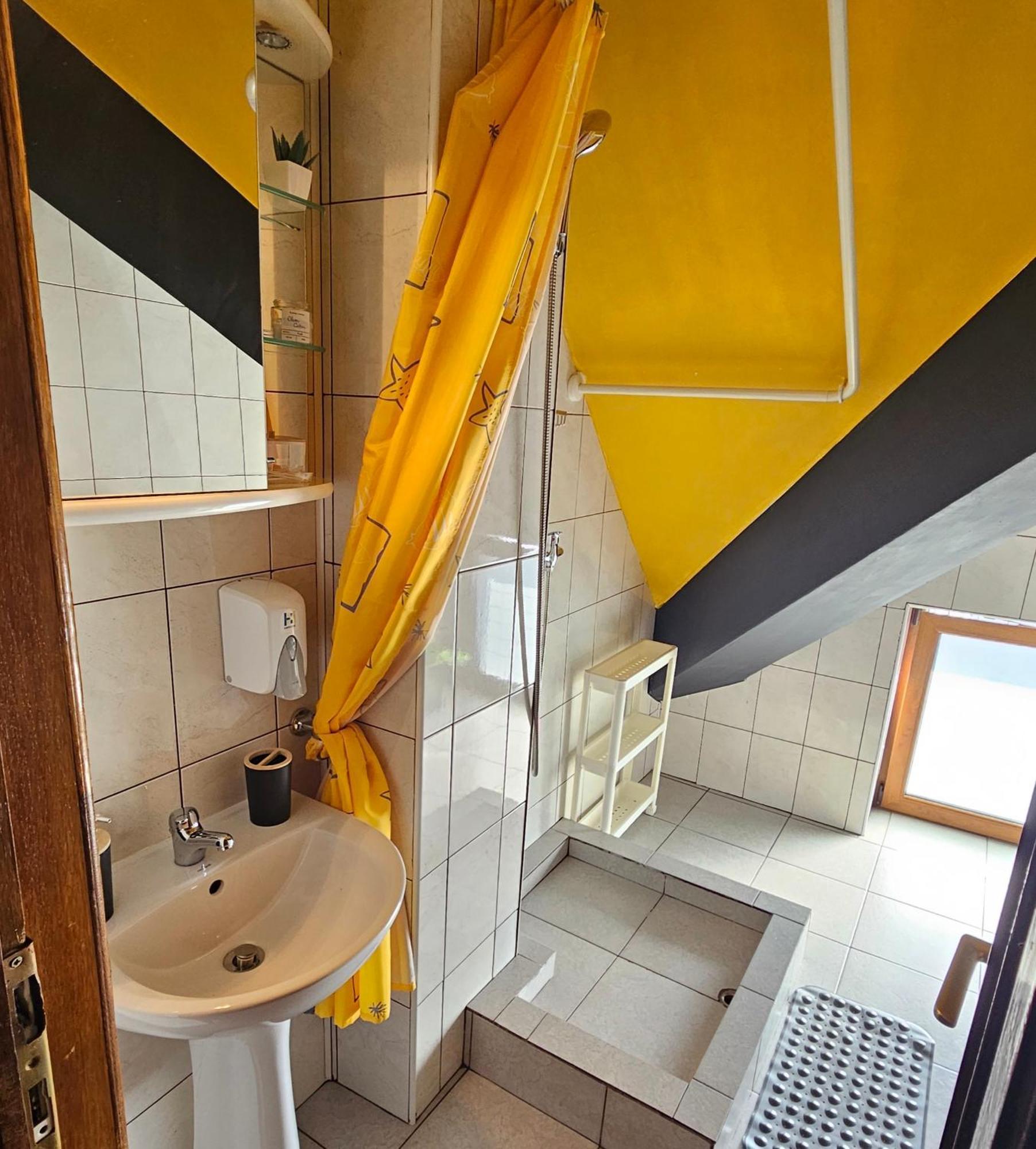 Apartment Zarnesti City Centre Vmp Free Parking Szoba fotó