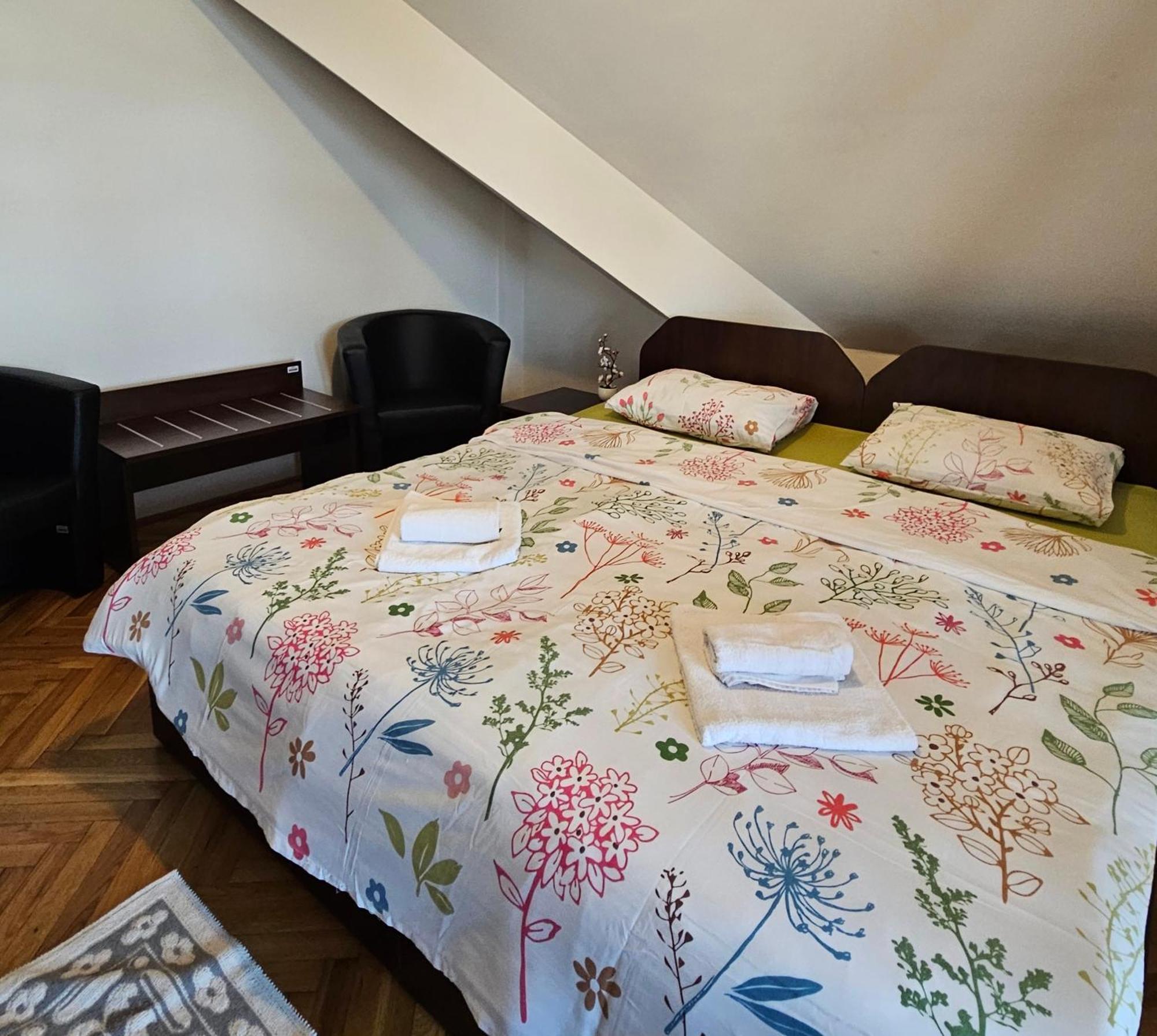 Apartment Zarnesti City Centre Vmp Free Parking Kültér fotó
