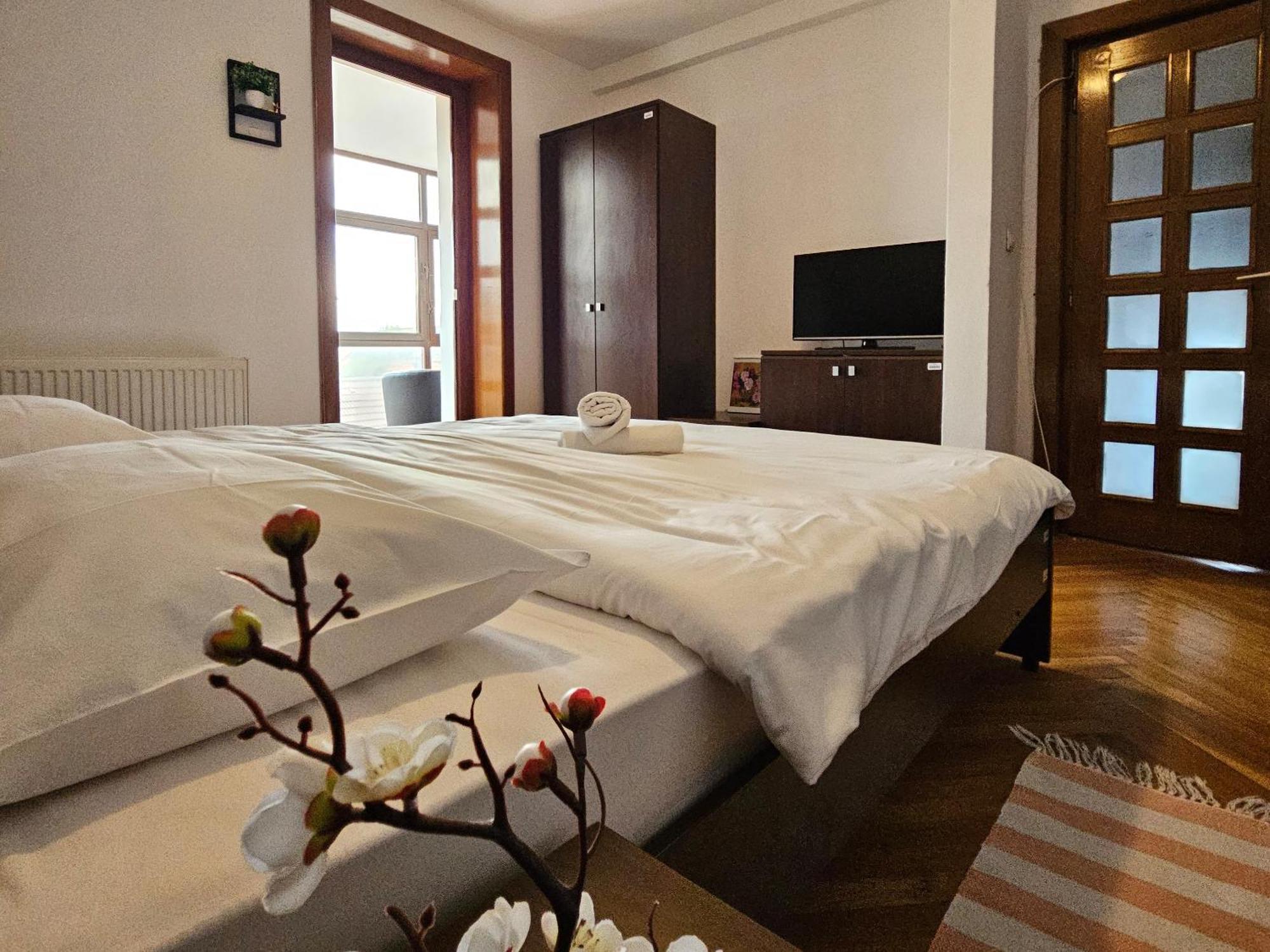 Apartment Zarnesti City Centre Vmp Free Parking Szoba fotó