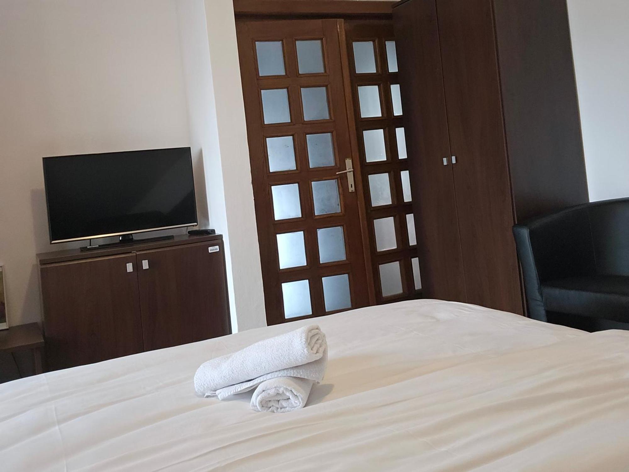 Apartment Zarnesti City Centre Vmp Free Parking Kültér fotó