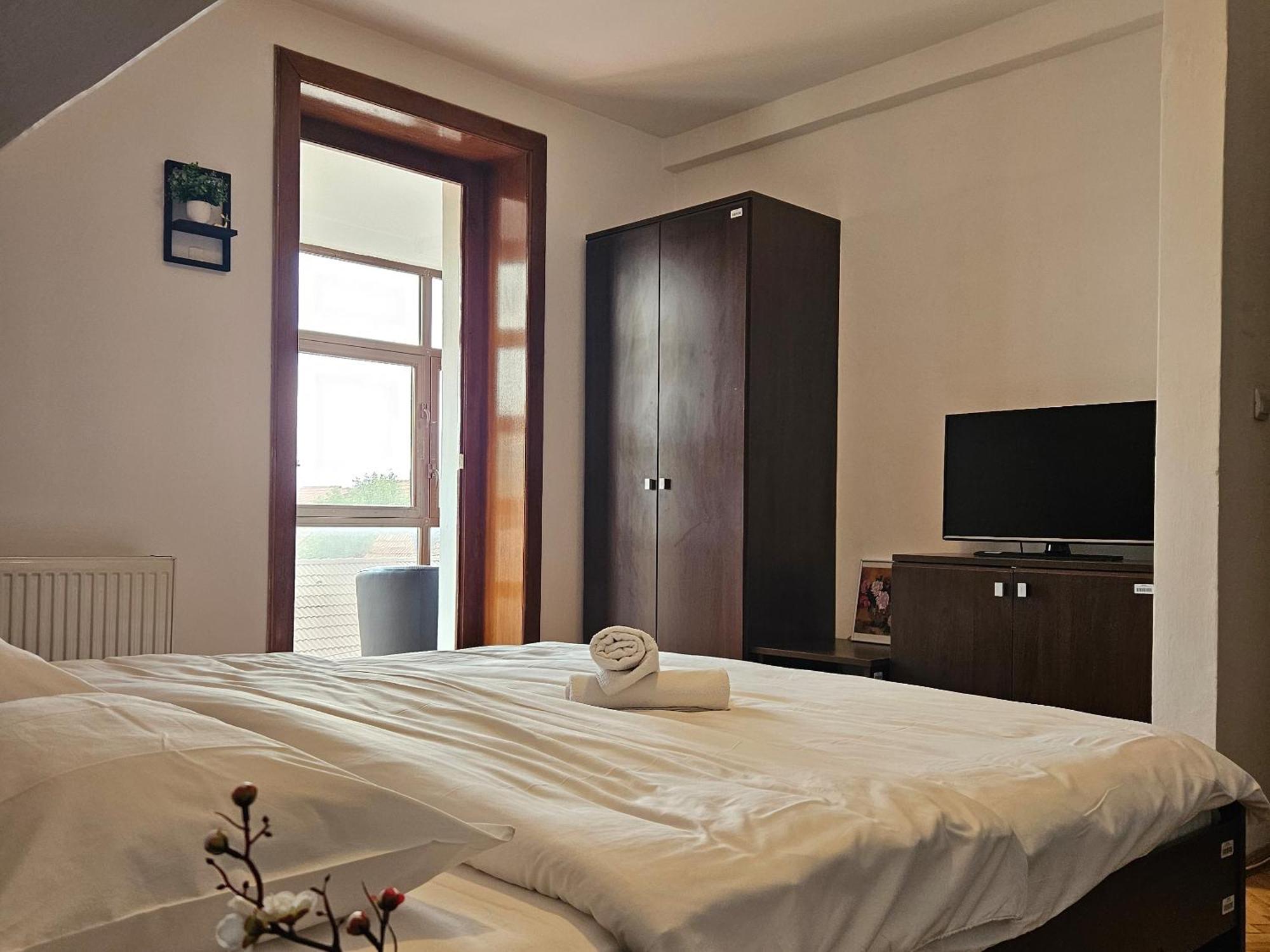 Apartment Zarnesti City Centre Vmp Free Parking Kültér fotó
